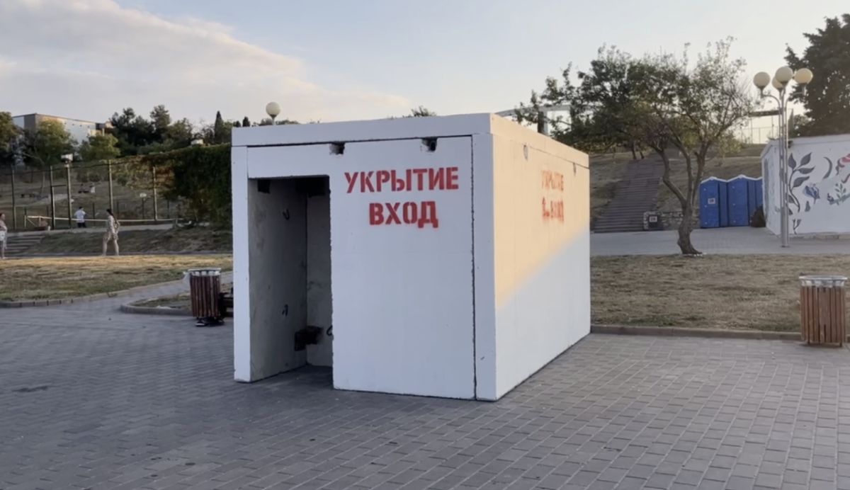В Севастополе приводят в порядок бетонные укрытия
