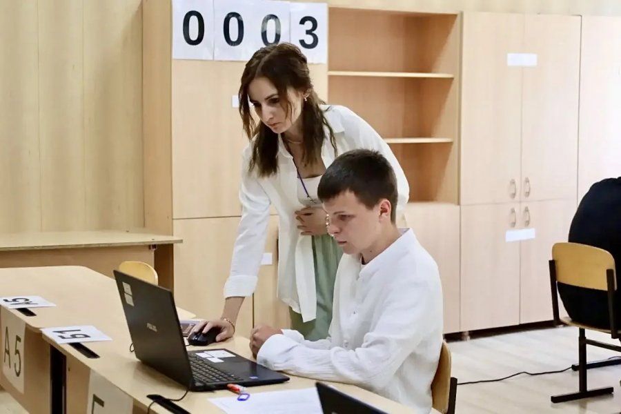 Более двухсот севастопольских выпускников решили пересдать ЕГЭ