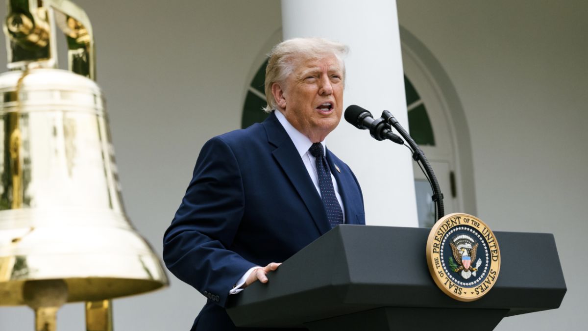 Трамп грозит Ирану тысячей ракет в случае покушения