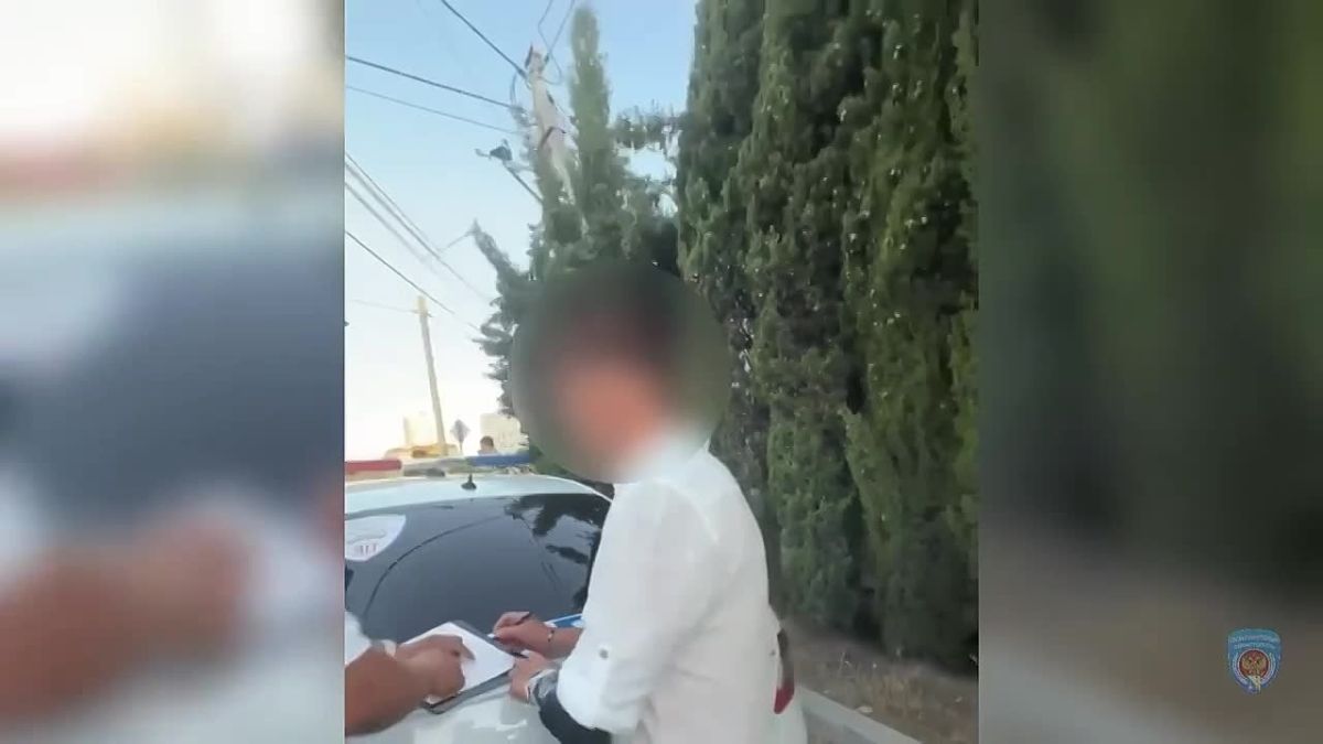 В Севастополе пьяный самокатчик попытался дать взятку полицейскому