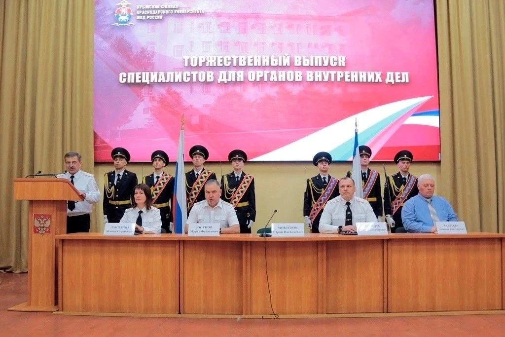 Начальник Крымского линейного управления МВД России на транспорте принял участие в торжественном собрании, посвященном выпуску специалистов для органов внутренних дел