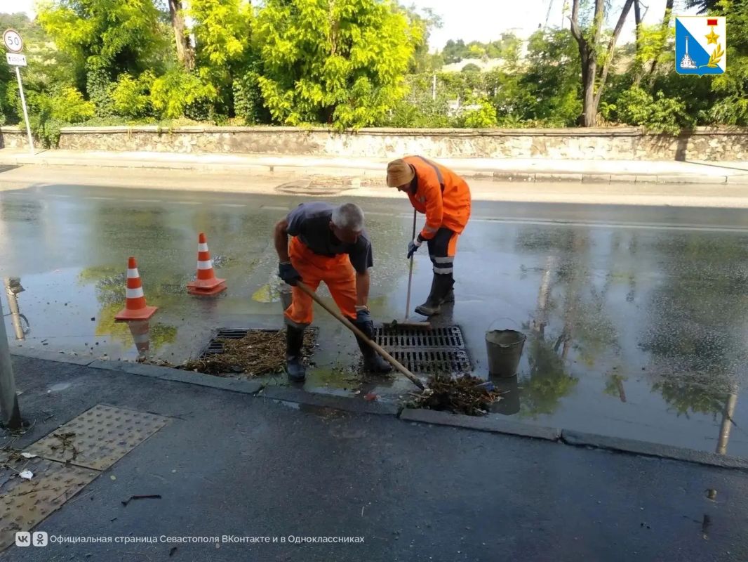 После сильного дождя «Водоканал» уже очистил 44 ливневые решётки