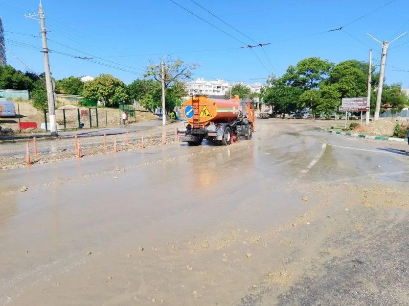 В Севастополе устраняют последствия непогоды