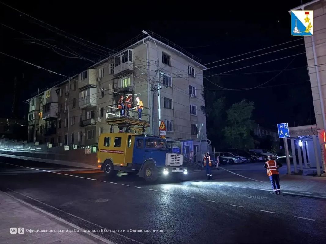 На Адмирала Октябрьского монтируют контактную сеть