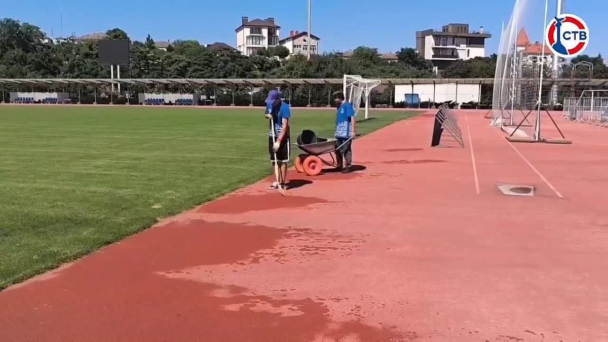 Севастопольские школьники благоустраивают город во время летних каникул Губернаторские школьные трудовые отряды приводят в порядок территорию СОК имени 200-летия Севастополя: подрезают лаванду и убирают дорожки. За работу...
