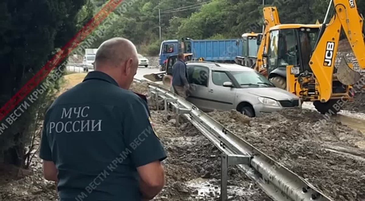 В районе Симеиза из-за ливня на трассе Ялта —Севастополь сошел сель