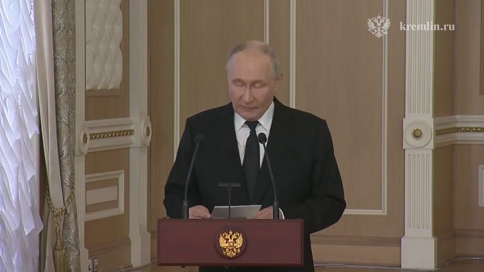 Путин наградил военнослужащих ВМФ государственными наградами РФ — Кремль