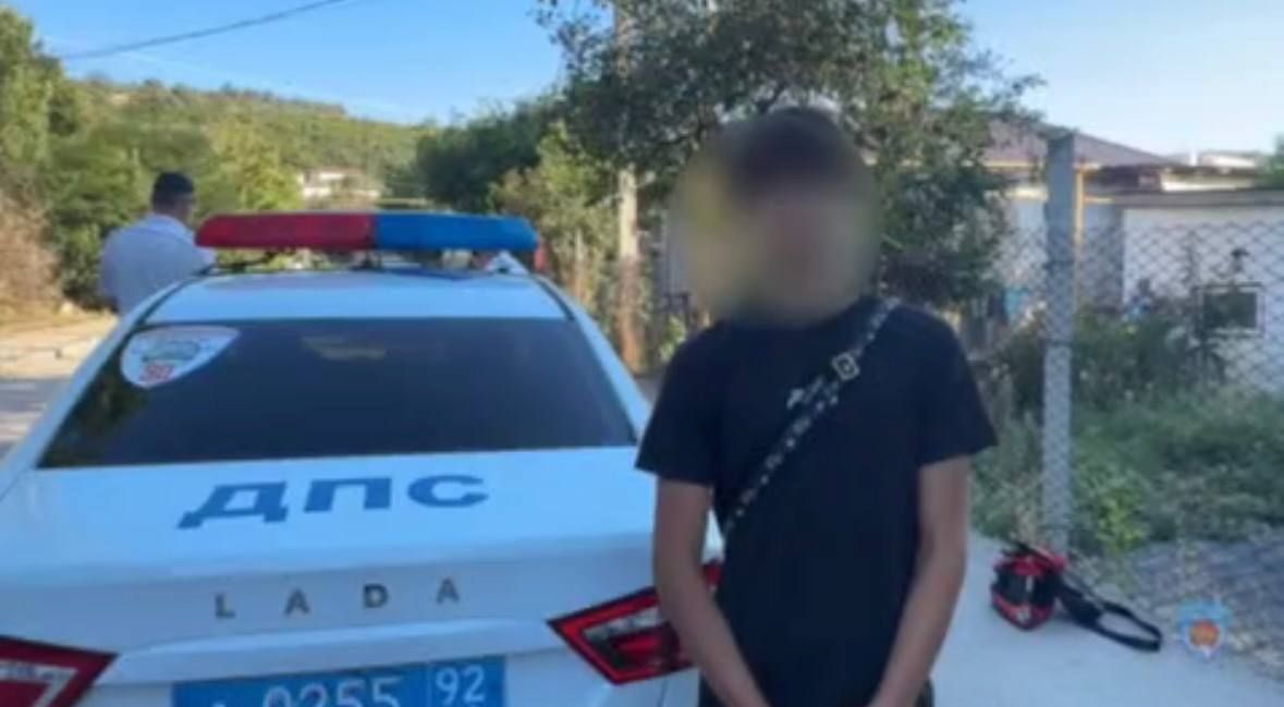 В Севастополе 15-летний мопедист сбил пенсионерку, которая переходила дорогу в неположенном месте