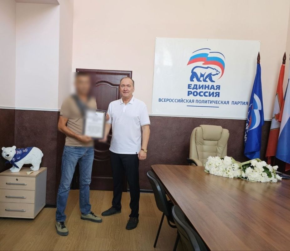 Дмитрий Белик: Вручил благодарственные письма тем, кто добровольно встал на защиту Севастополя и Крыма в рядах вооруженных формирований нашей страны