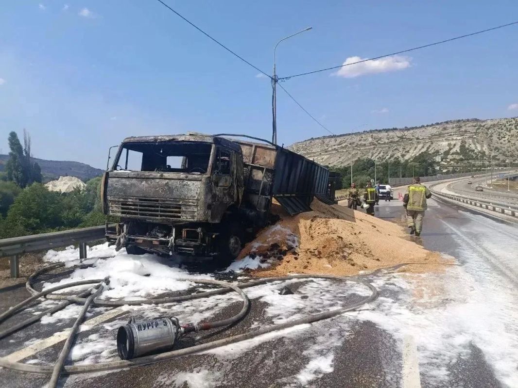 Грузовик под Севастополем загорелся при экстренном торможении из-за неисправности
