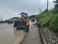 Дорожники расчищают трассу Ялта — Севастополь после сильного ливня