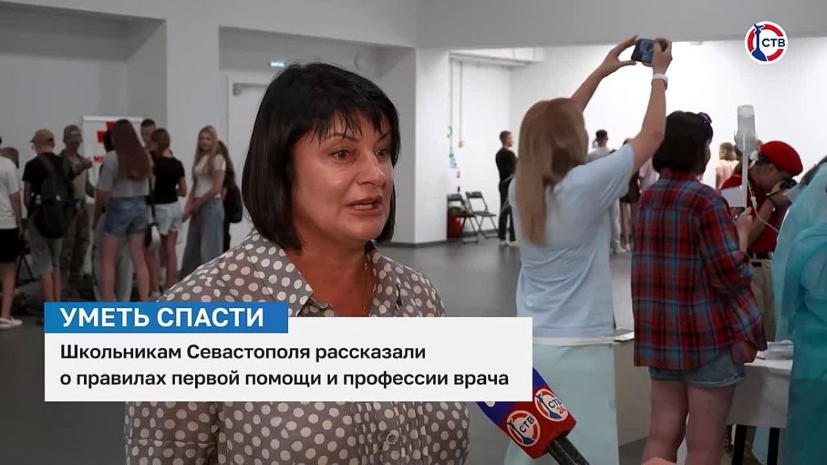 Татьяна Лобач: «Чем больше ребят владеют навыками первой помощи, тем спокойнее родители» 160 севастопольских школьников попробовали себя в роли врачей и научились действовать в ситуациях, когда человеку нужна первая помощь....