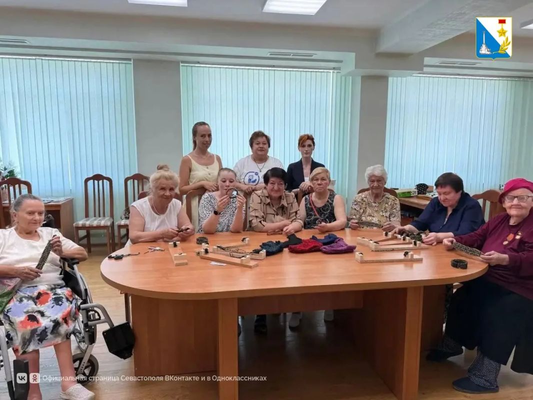 Подопечные дома-интерната присоединились к проекту «Амулеты Победы»