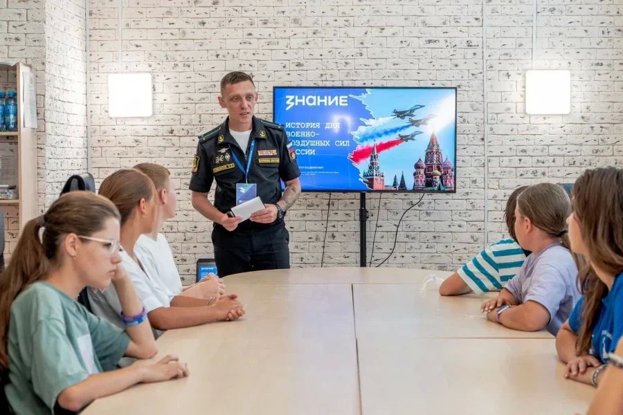 Герои неба: юные севастопольцы узнали об истории и традициях военной авиации России