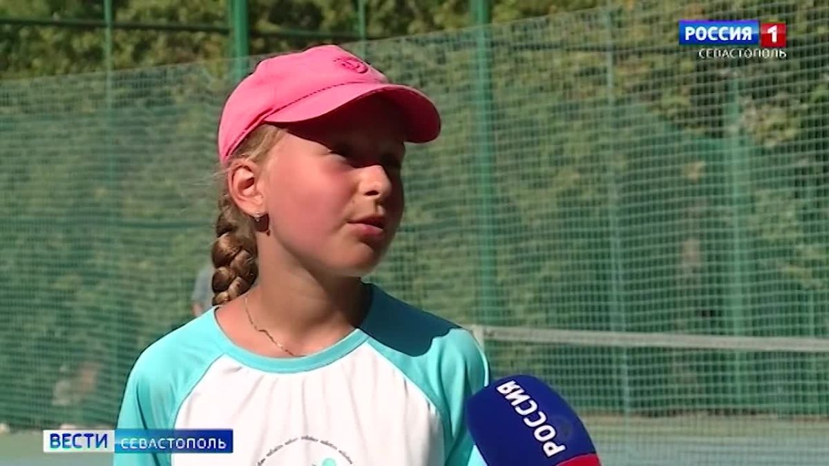Бесплатные занятия по большому теннису проходят в Севастополе