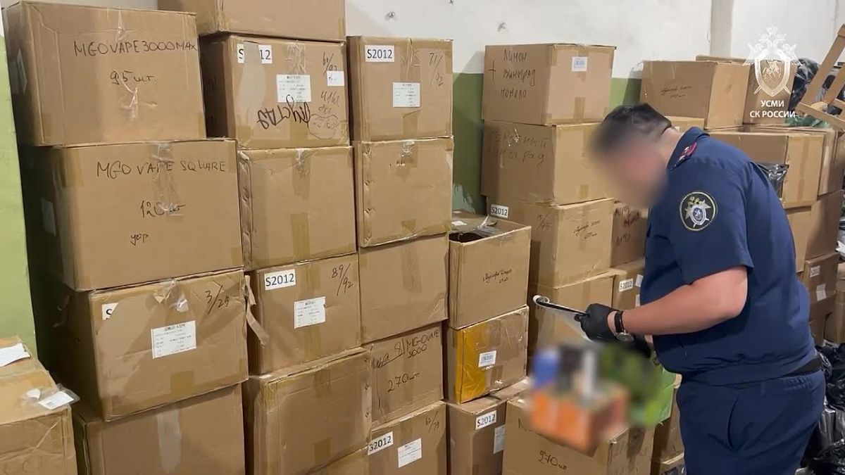В Республике Крым двое местных жителей обвиняются в приобретении и сбыте немаркированной никотинсодержащей продукции