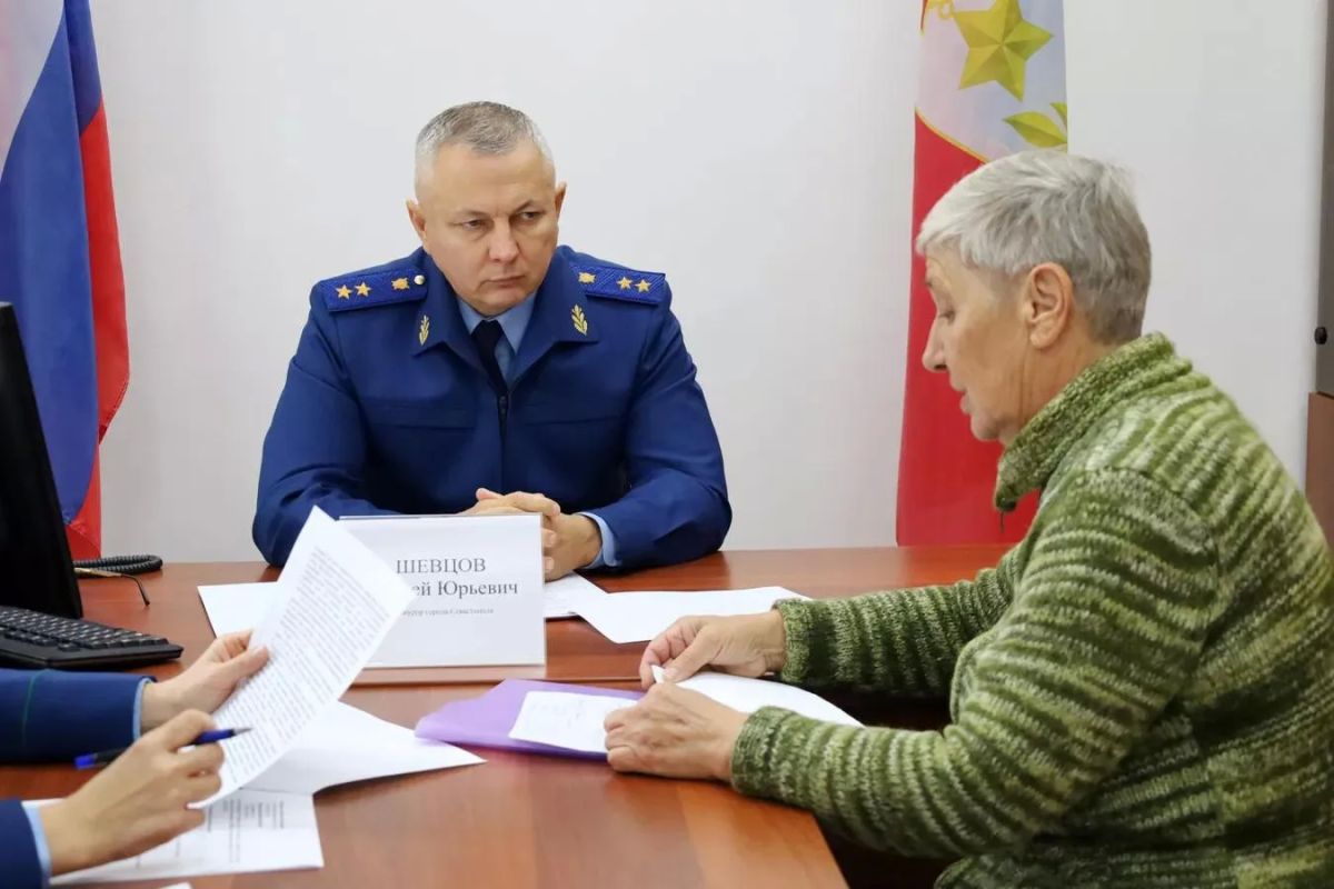 "Пойду к прокурору!": кто и как решает проблемы жителей Севастополя?