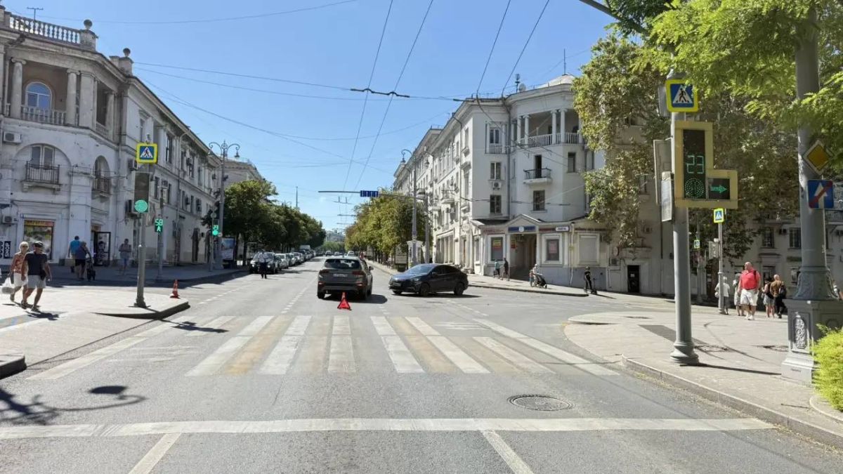 Две иномарки столкнулись в центре Севастополя — ГАИ