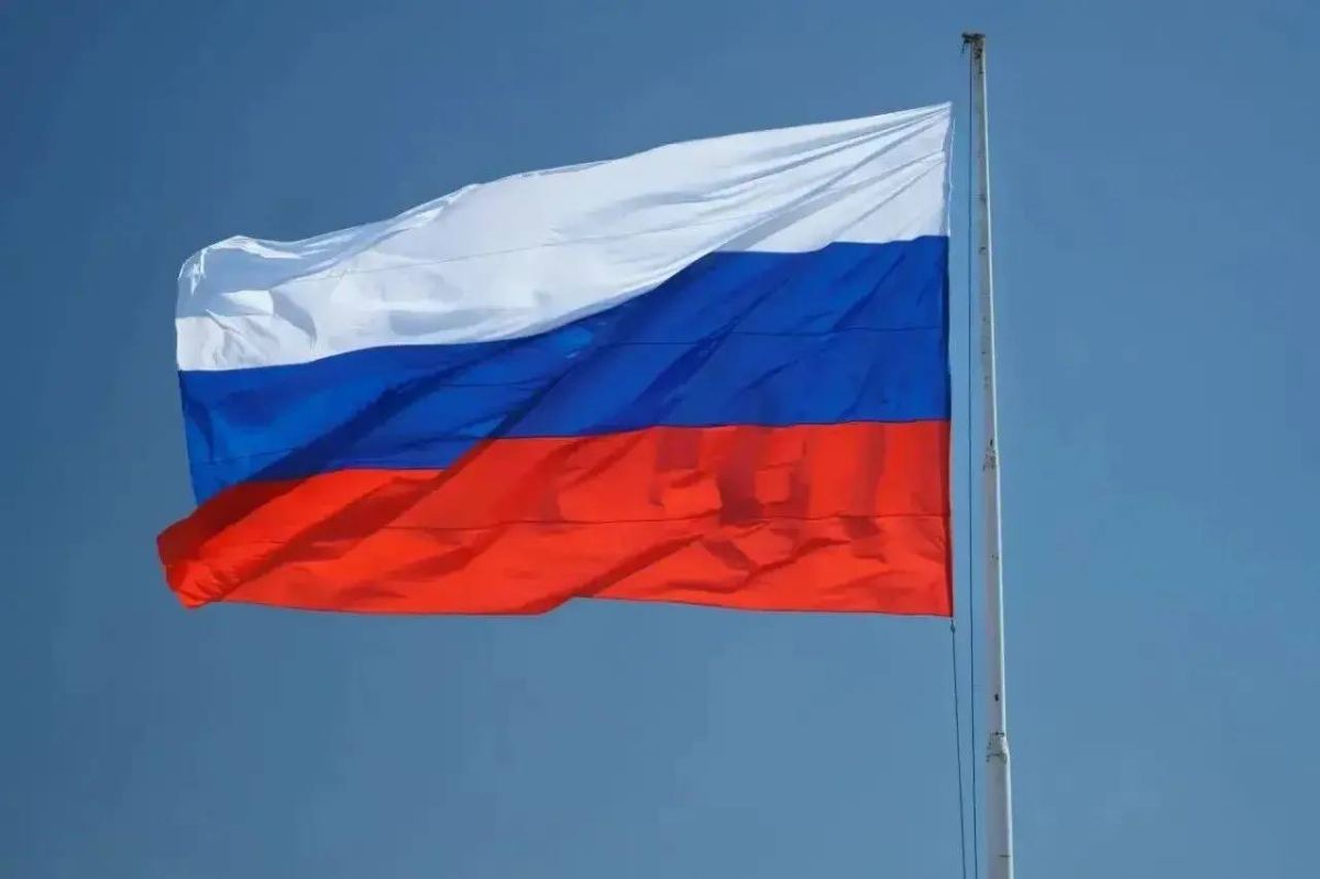 Дорогие севастопольцы! Поздравляю вас с Днем Государственного флага Российской Федерации!