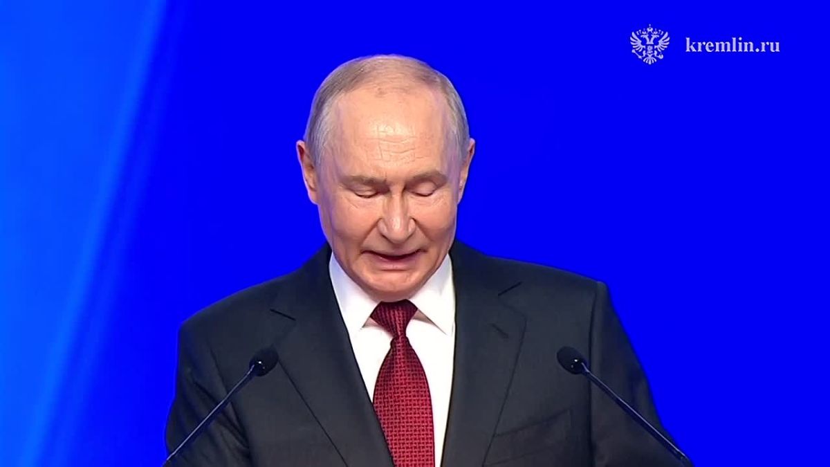 Наш флаг, наряду с гербом и гимном, является нашим главным национальным символом