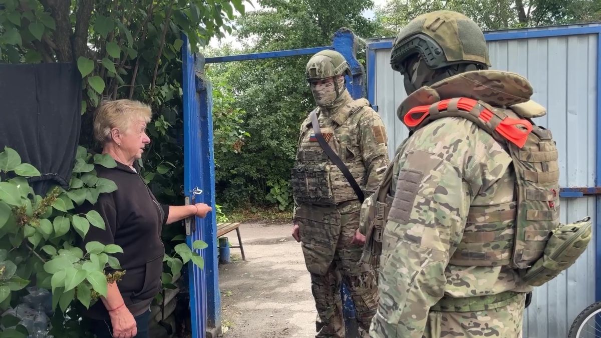 Военные помогают жителям приграничья