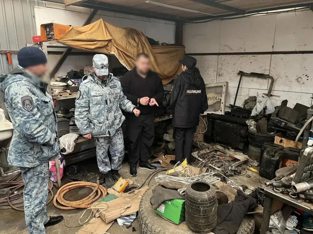 Трое жителей Симферопольского района похитили человека из-за несуществующего долга в 150 тысяч рублей