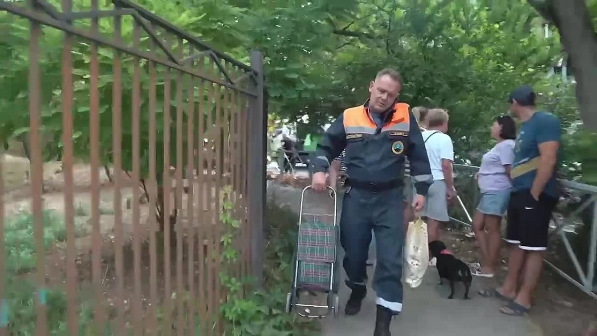 Севастопольские волонтёры помогают устранять последствия атаки БПЛА