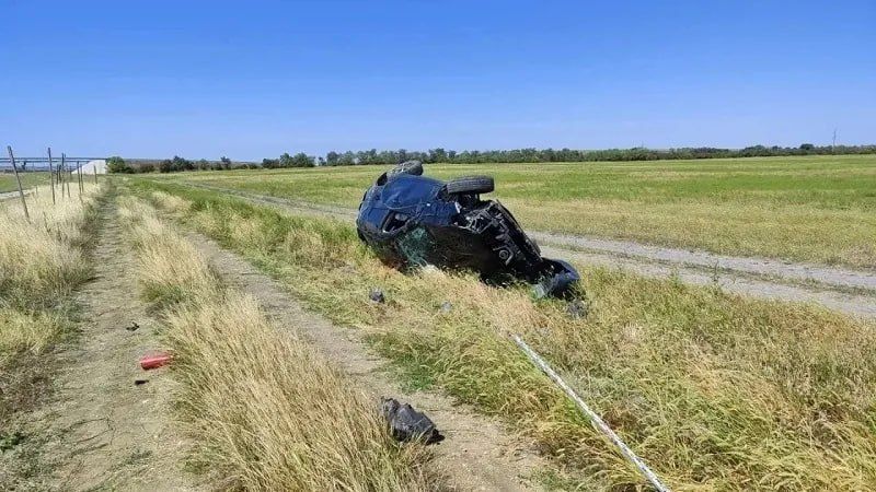 Три человека погибли в автомобиле на трассе «Таврида» в Крыму, еще двое, в том числе несовершеннолетний, получили травмы