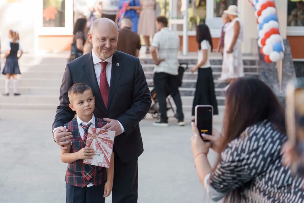 Михаил Развожаев: В школы Севастополя поступила первая партия «Дневников севастопольского школьника» — пять тысяч экземпляров