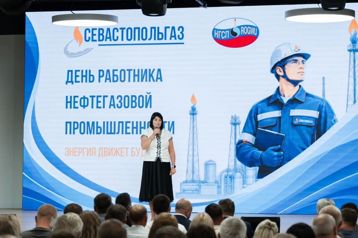 Татьяна Лобач: В преддверии Дня работников нефтяной и газовой промышленности по доброй традиции поздравила коллектив ГУП «Севастопольгаз» с профессиональным праздником