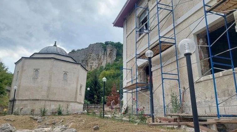 Реставрация столетнего медресе в Крыму замерла перед самым сложным этапом
