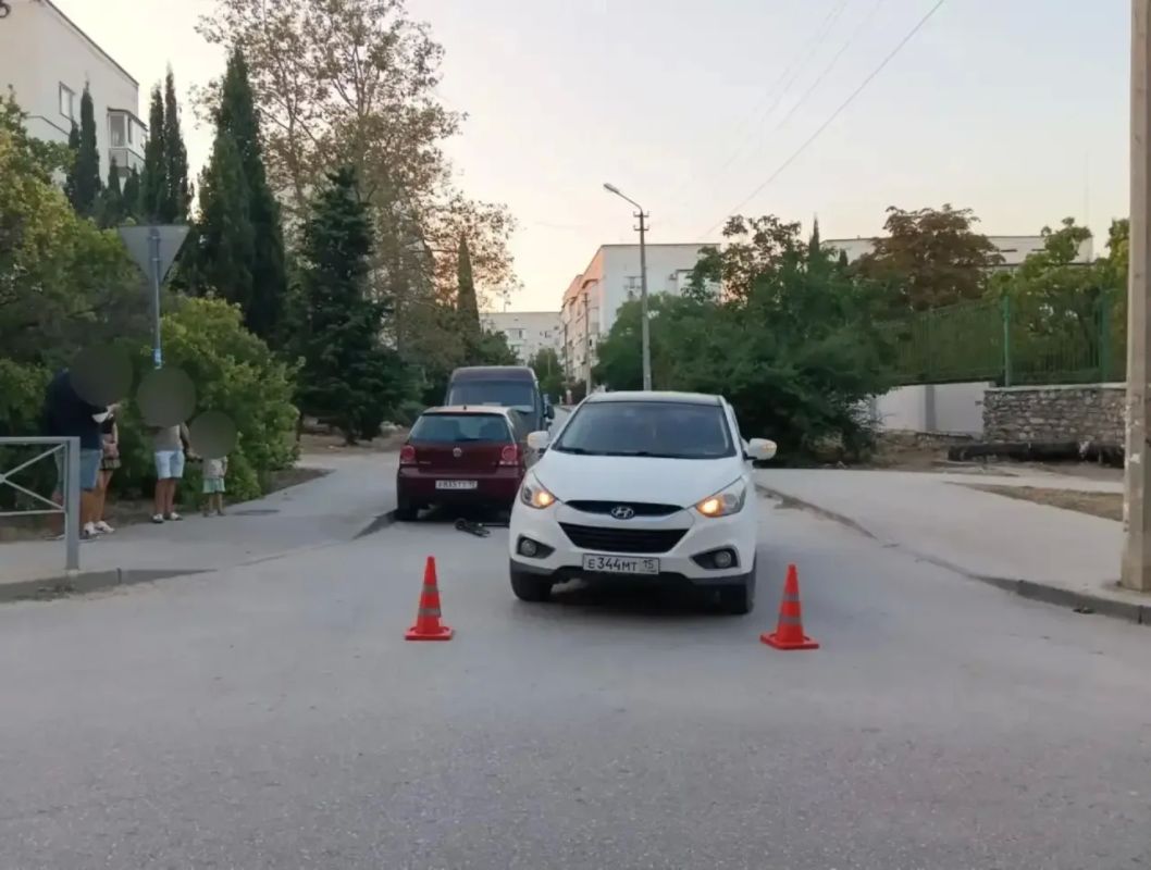 Госавтоинспекция Севастополя работает на месте ДТП, в котором пострадал несовершеннолетний самокатчик