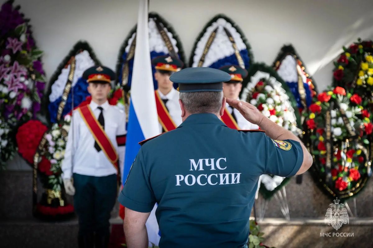 Севастополь простился с четырьмя пиротехниками МЧС, погибшими при разминировании после атаки ВСУ