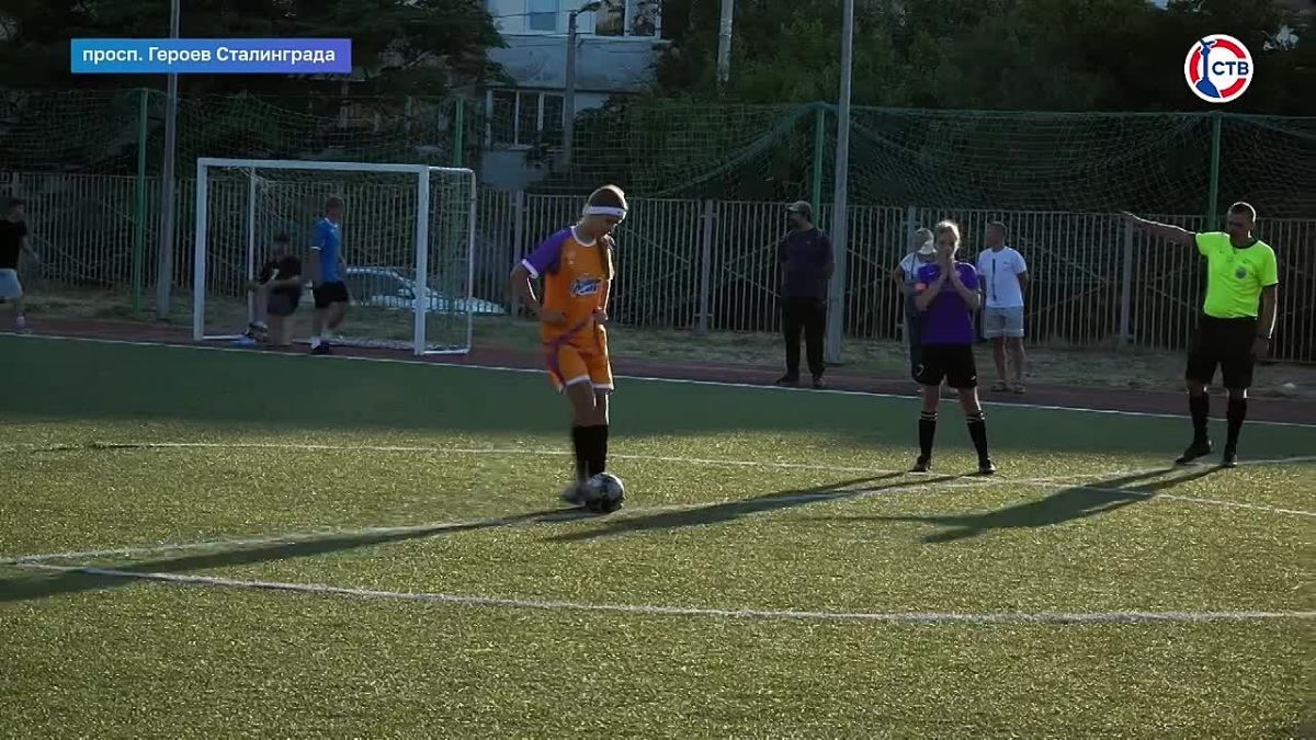 В Севастополе в 8-й раз провели фестиваль детского дворового футбола У мальчиков победила команда «Империя» школы №57. Со счетом 1:0 она обыграла «Победу» из школы №11 и второй год подряд взяла золото. Бронза у «Экотех+»