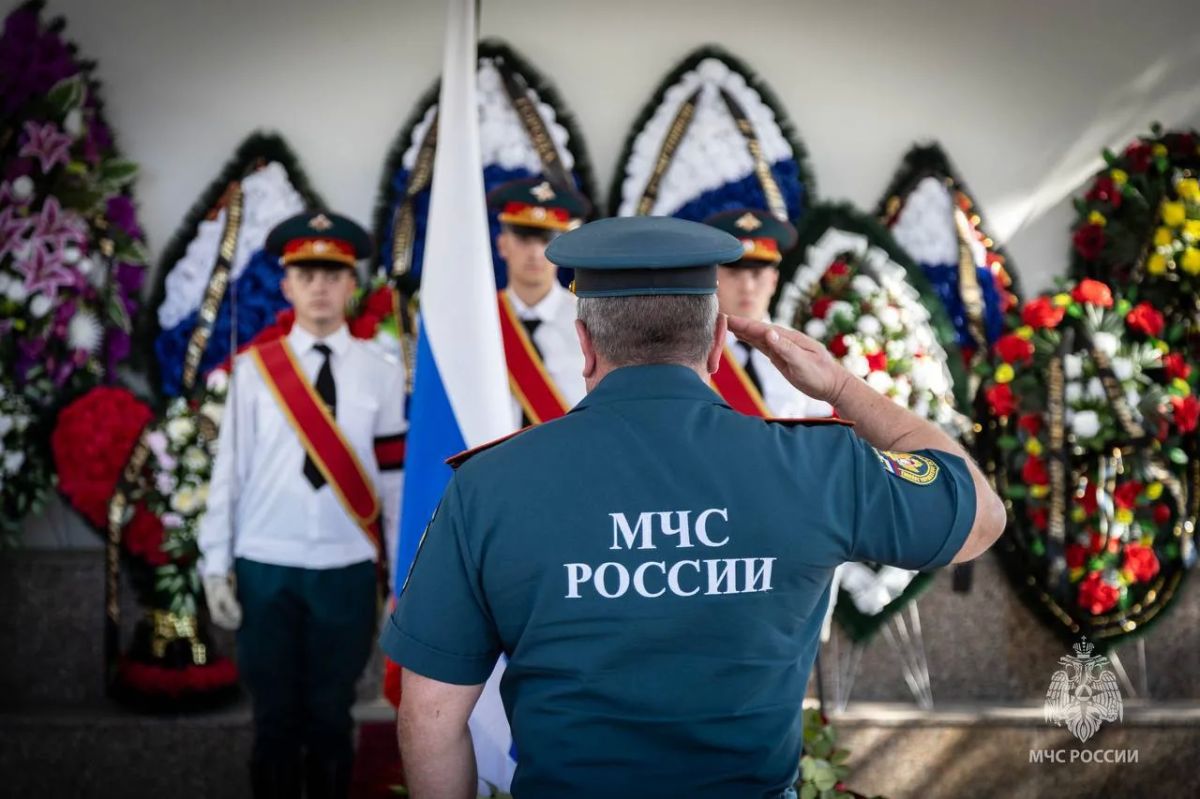 Севастополь проводил в последний путь пиротехников МЧС России: Антона Чудакова, Александра Панчука, Артёма Дуплина и Романа Пилипчука