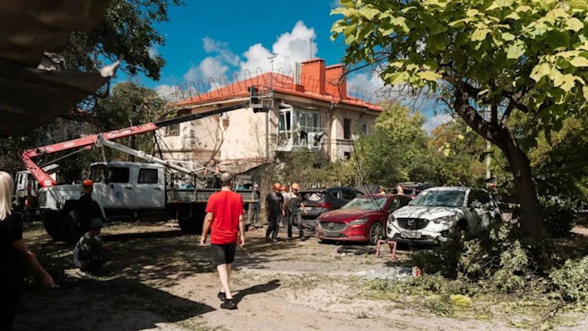 Десять многоэтажек и корпус детсада пострадали после вчерашней атаки ВСУ в Ленинском районе Севастополя