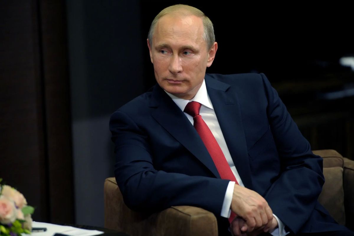 Президент России Владимир Путин направил телеграмму участникам праздничных мероприятий, посвящённых Дню языков народов России