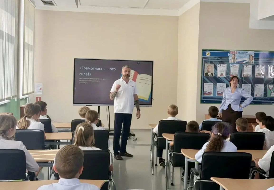 День языков народов Российской Федерации и Международный день распространения грамотности отметили в школах и коллежах Севастополя