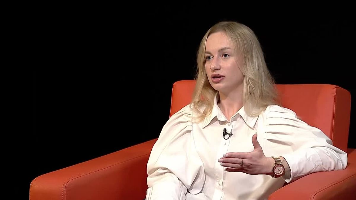 Победитель регионального этапа Всероссийского конкурса «Учитель года России», учитель русского языка и литературы школы Экотех+ Алина Руслановна Андриц считает, что главная задача учителя сегодня – воспитать здравомыслящего...