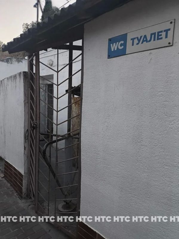 #нам_пишут. «Уже невозможно терпеть! Просьба синхронизировать работу туалетов с графиком транспорта
