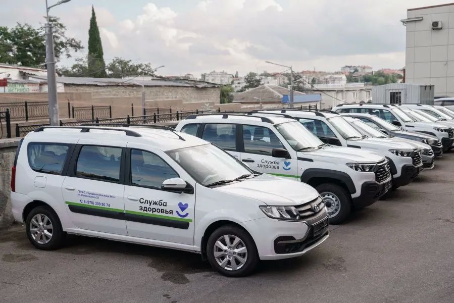 Автопарки севастопольских больниц пополнили 12 новых автомобилей