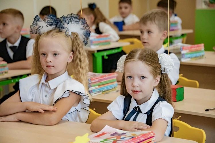 Напоминаем, прием заявлений на школьные выплаты для льготных категорий граждан до 1 ноября