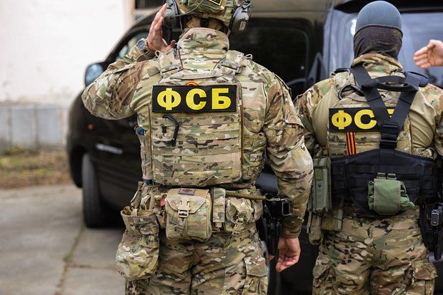 ФСБ задержала жителя Севастополя за контрабанду вооружения и военной техники на Украину