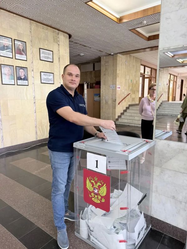 Илья Пестерников: Завершил рабочую неделю на избирательном участке — проголосовал на выборах депутатов Госдумы РФ