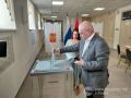 Губернатор Севастополя Михаил Развожаев и его супруга проголосовали на выборах