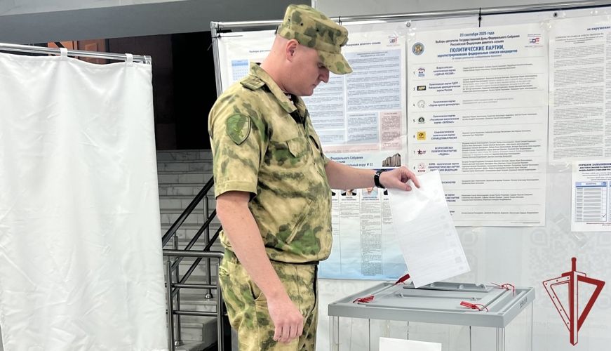 В Крыму росгвардейцы отдали голоса на Едином дне голосования