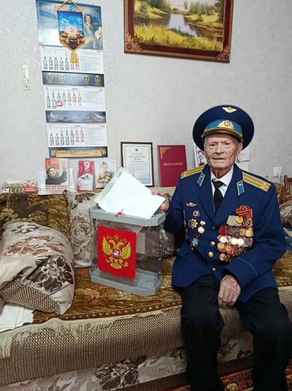 Возраст выбору не помеха!. Среди тех, кто принимает участие в голосовании в эти дни, — севастопольцы самого почтенного возраста