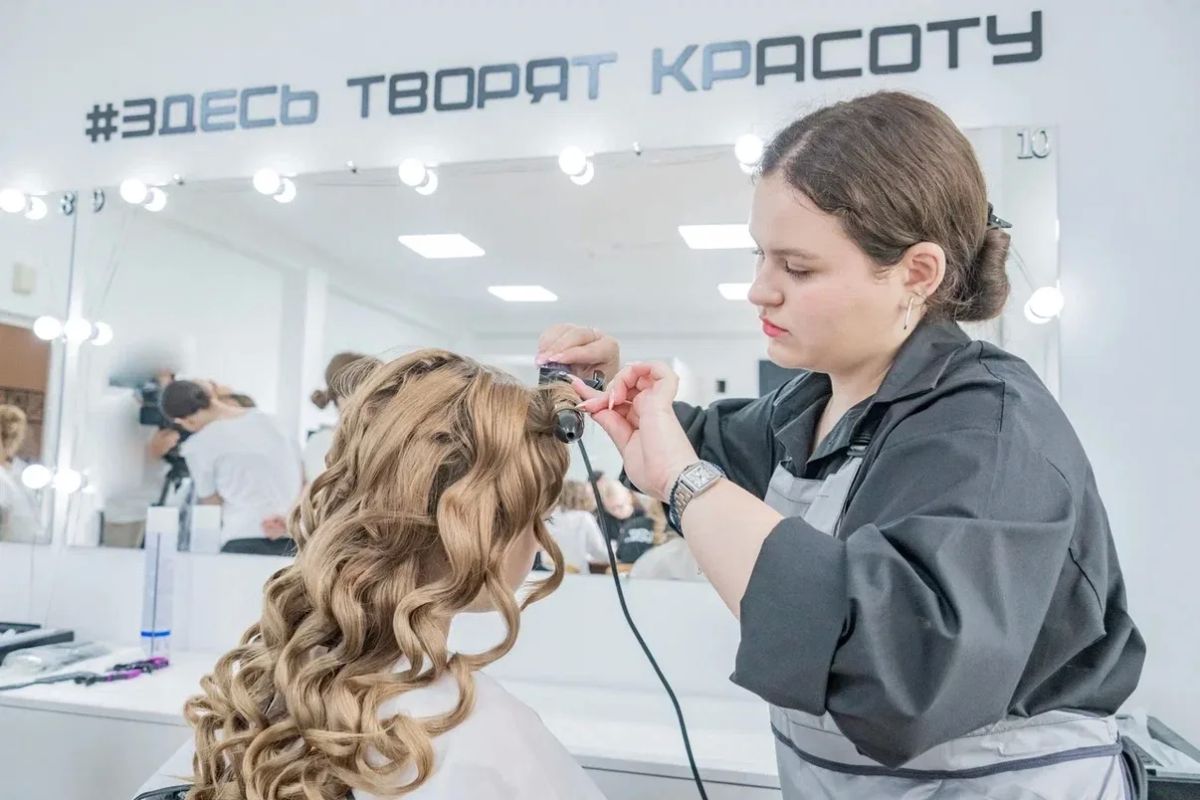 В Севастопольском профессиональном художественном колледже готовят мастеров для индустрии красоты