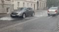 Льет как из ведра: в Севастополе из-за непогоды подтопило дороги