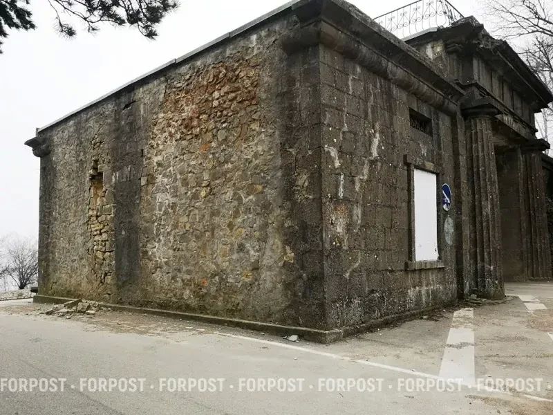 Теперь Байдарские ворота и расположенный рядом партизанский мемориал защищены от хаотичной застройки как единая территория